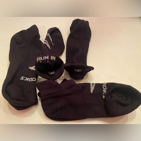 Brooks 3 Pair Run In Running Socks Unisex Black Size Medium NWOT - Picture 1 of 3